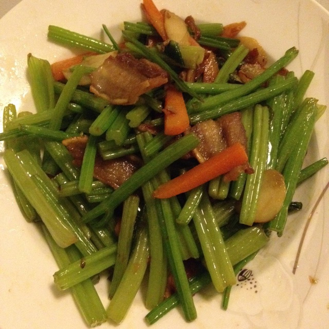芹菜炒肉
