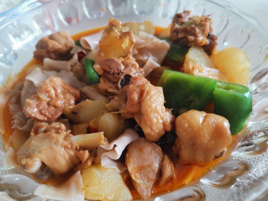 家常大盘鸡加手擀宽面