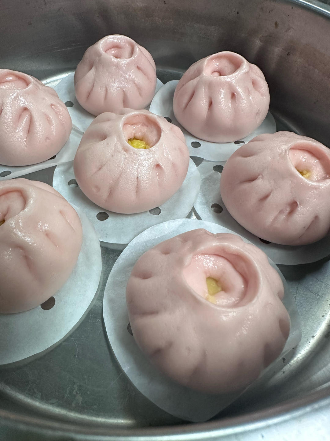 松软香甜的奶黄包，很快就可以搞定。