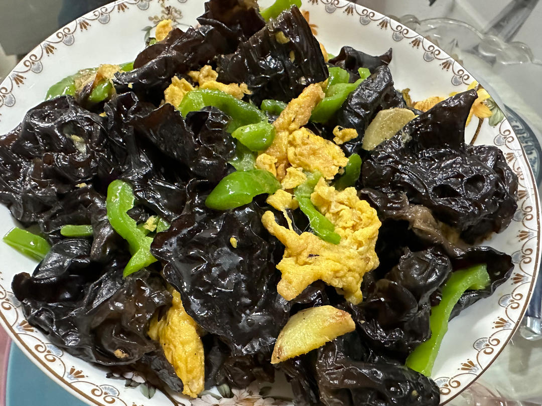 健康低卡家常菜——青椒木耳炒蛋