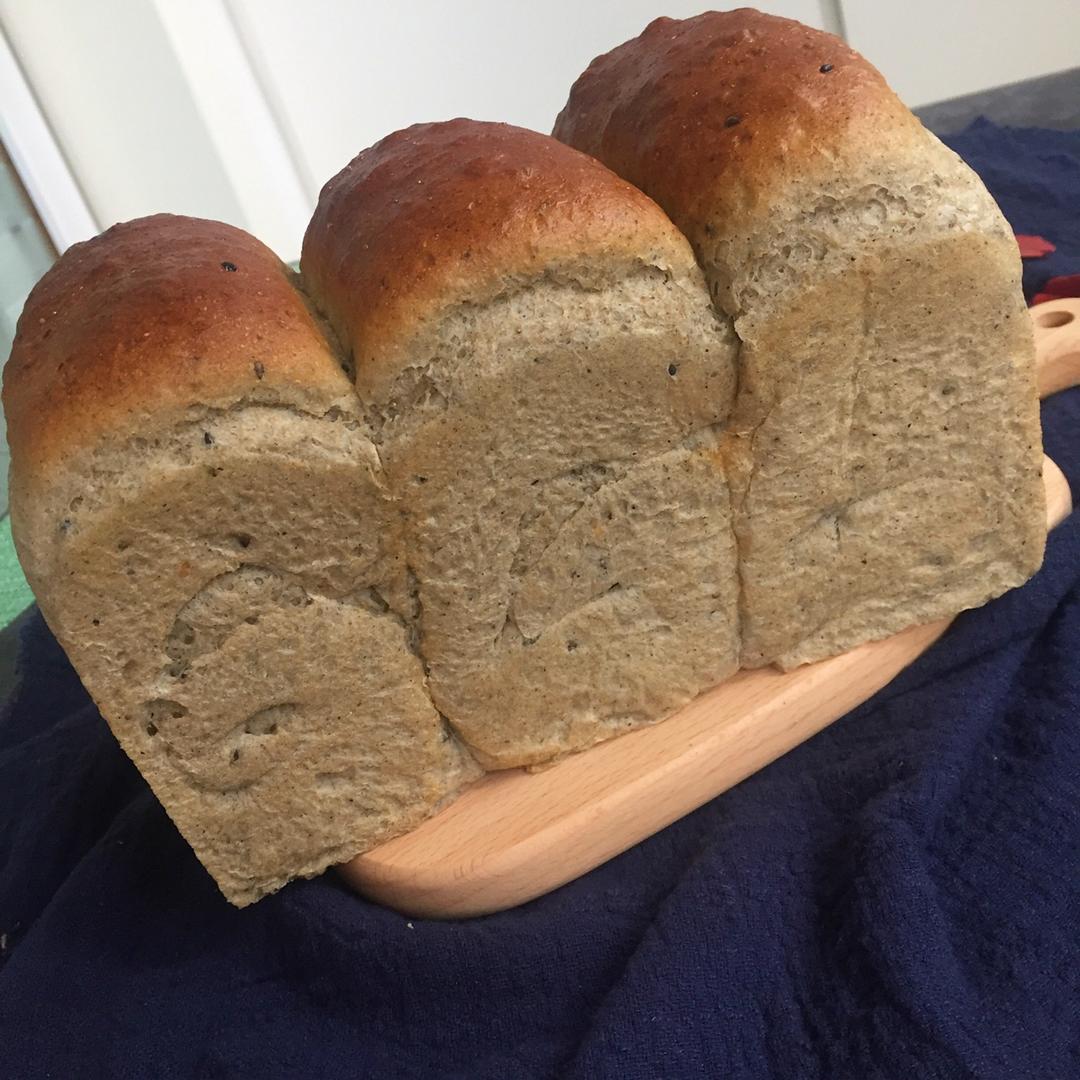 全麦芝麻牛奶土司