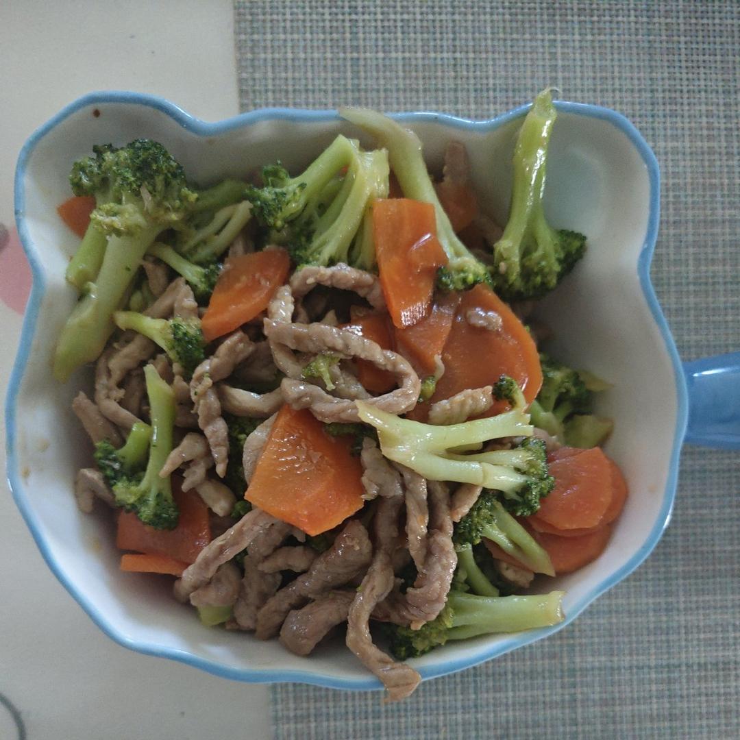 bun's流 西兰花红萝卜炒肉