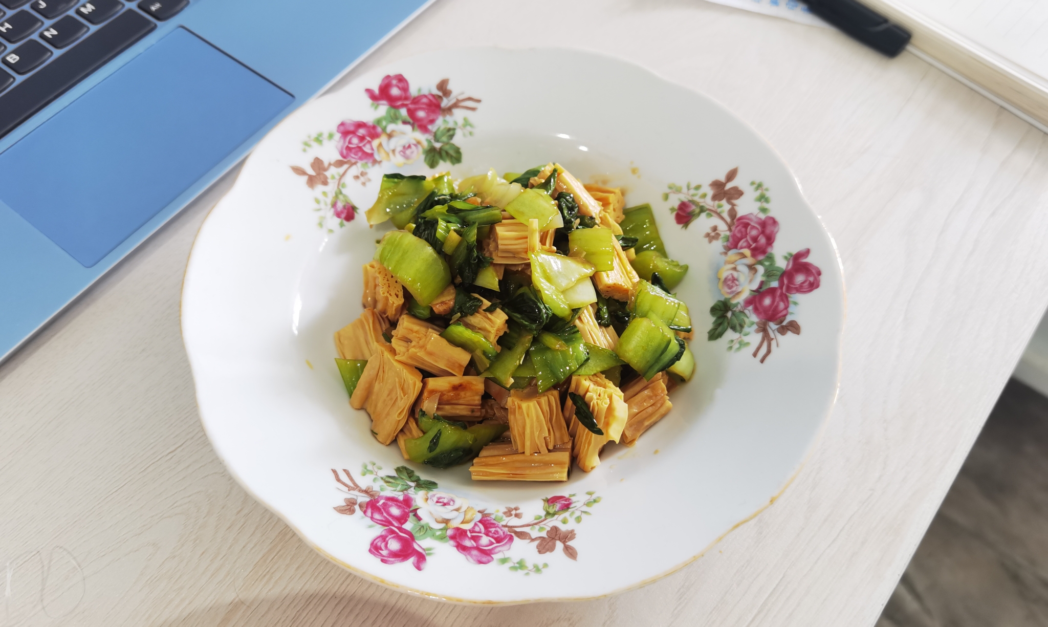 青菜烧腐竹ᐕ)ﾉ简单有味又下饭的做法