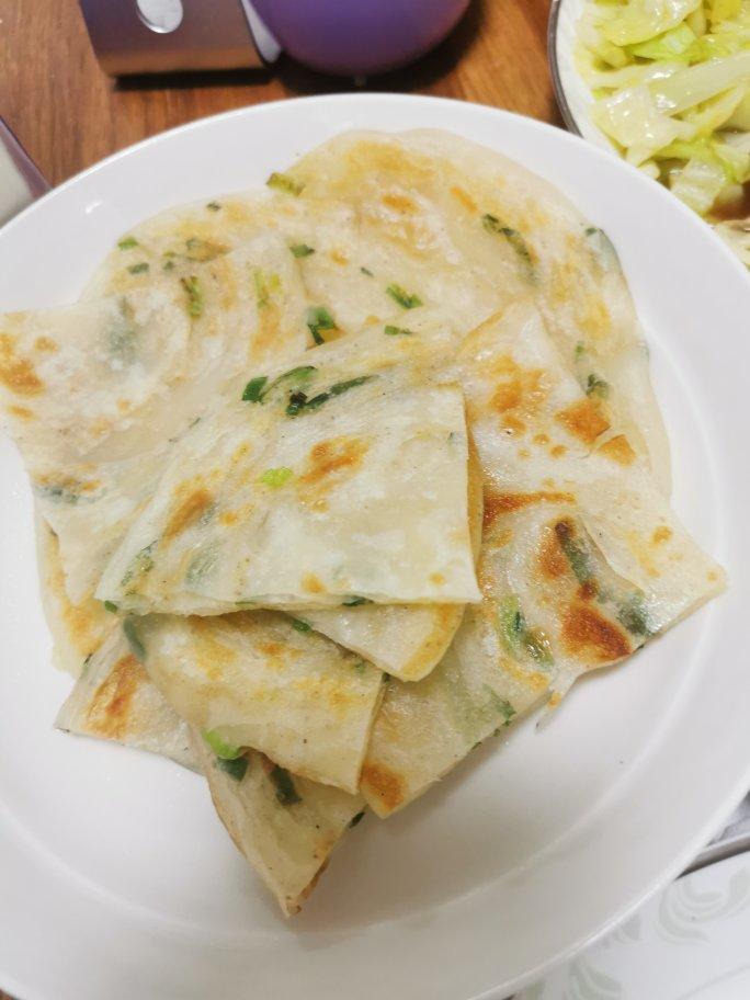 家常葱油饼 柔软多层 凉了也不硬 附细节视频详解