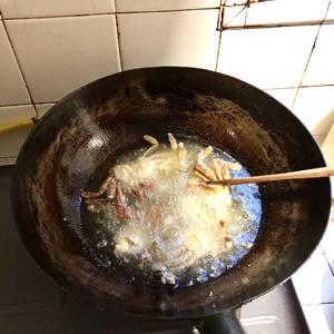六月黄：螃蟹炒年糕的做法 步骤8