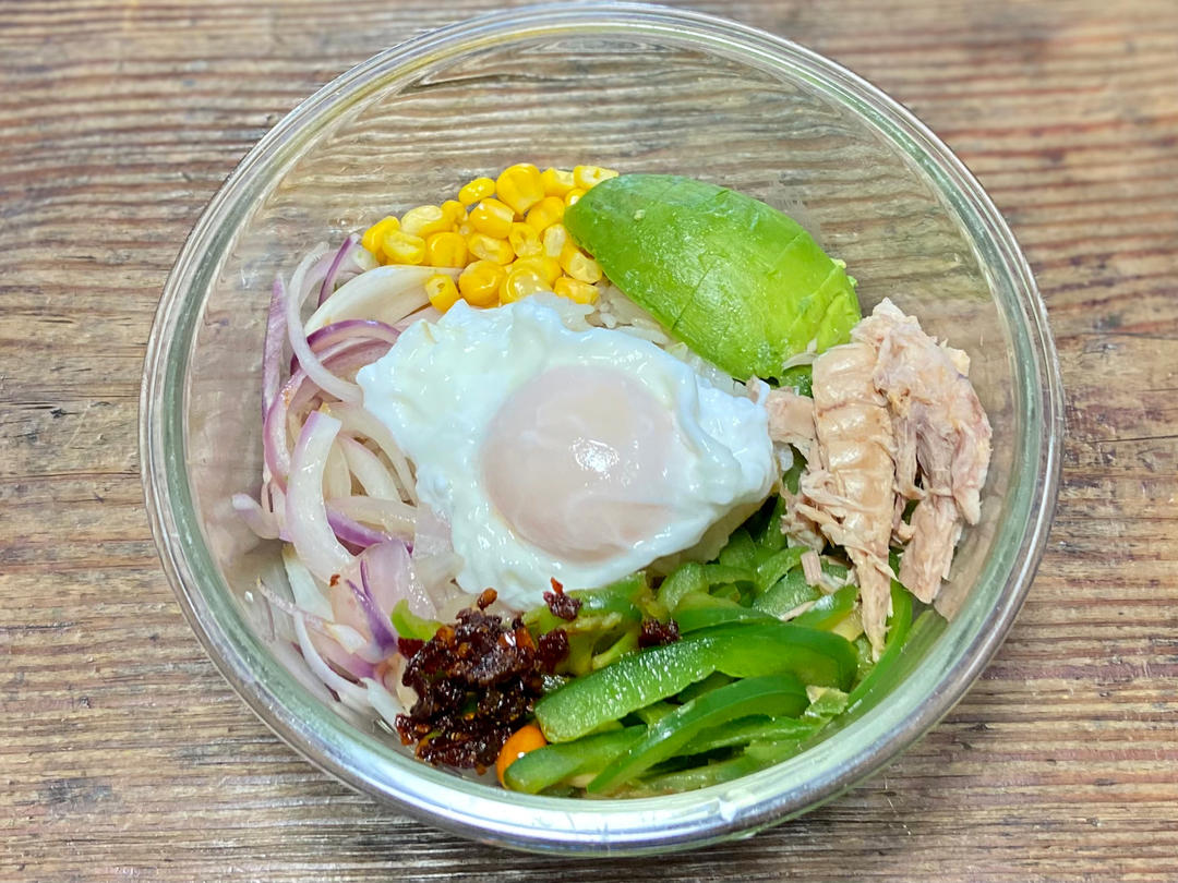 金枪鱼牛油果拌饭
