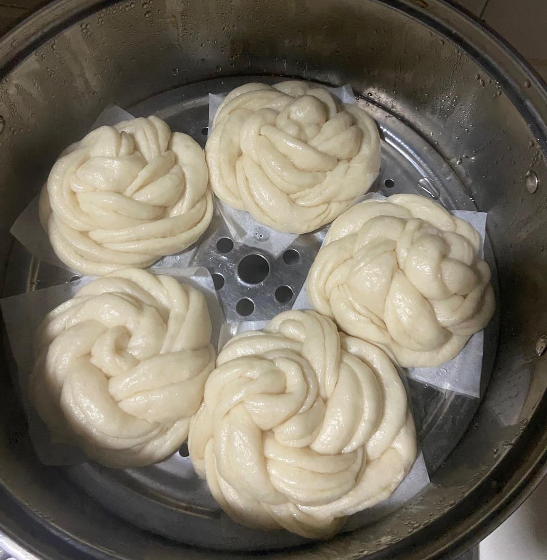 手把手教你蒸既简单又好看又好吃的花花朵🌺花卷（动图图解，一次发酵）