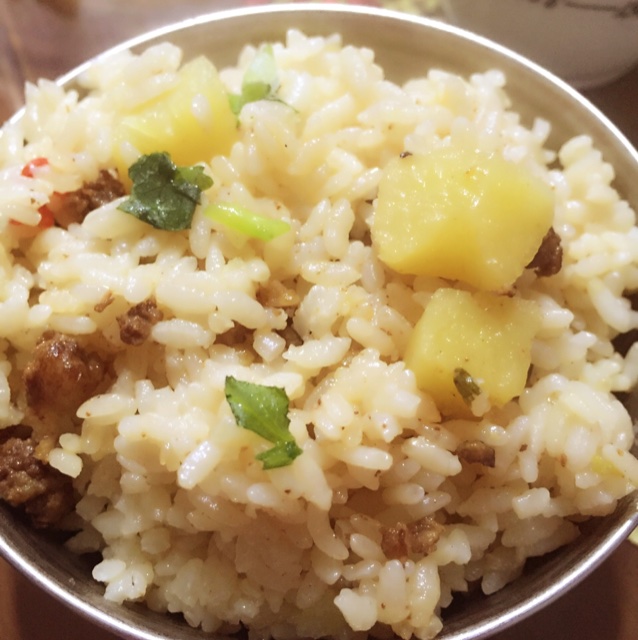 电饭锅版香菇土豆饭
