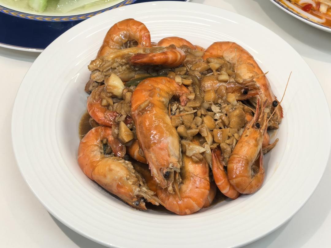 好吃到舔手的蒜爆罗氏虾（零失败，巨好吃)