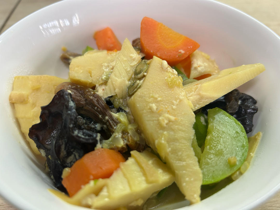 姬松茸冬笋鲜蔬汤