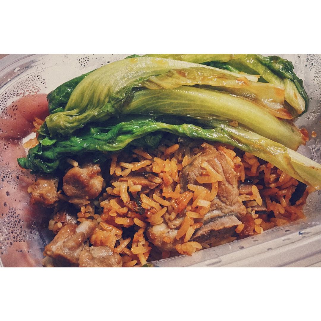 喷香排骨焖饭（爆好吃）