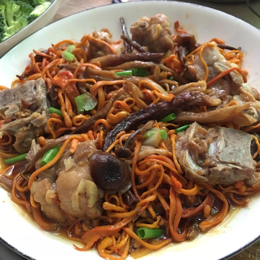 鹿茸菇虫草花蒸排骨的做法