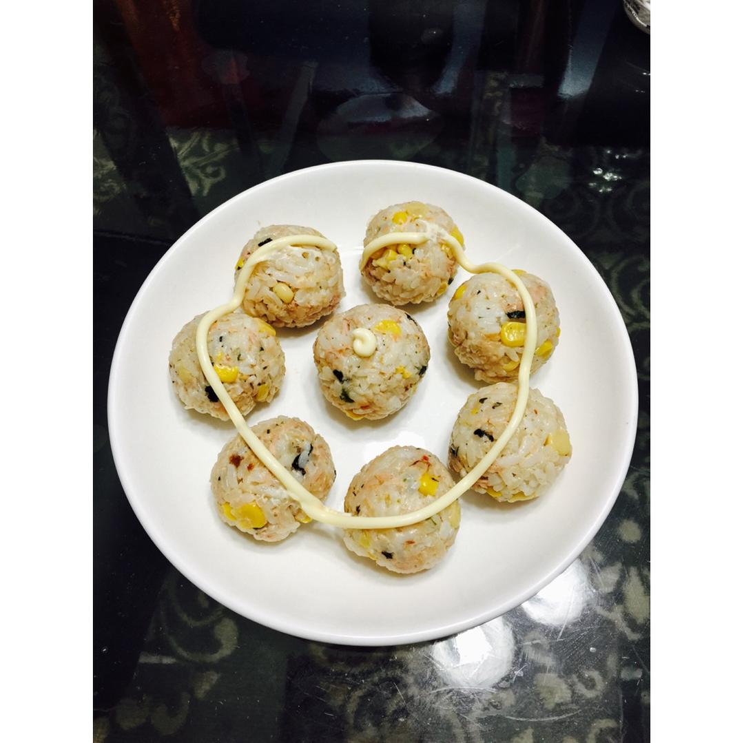 金枪鱼饭团