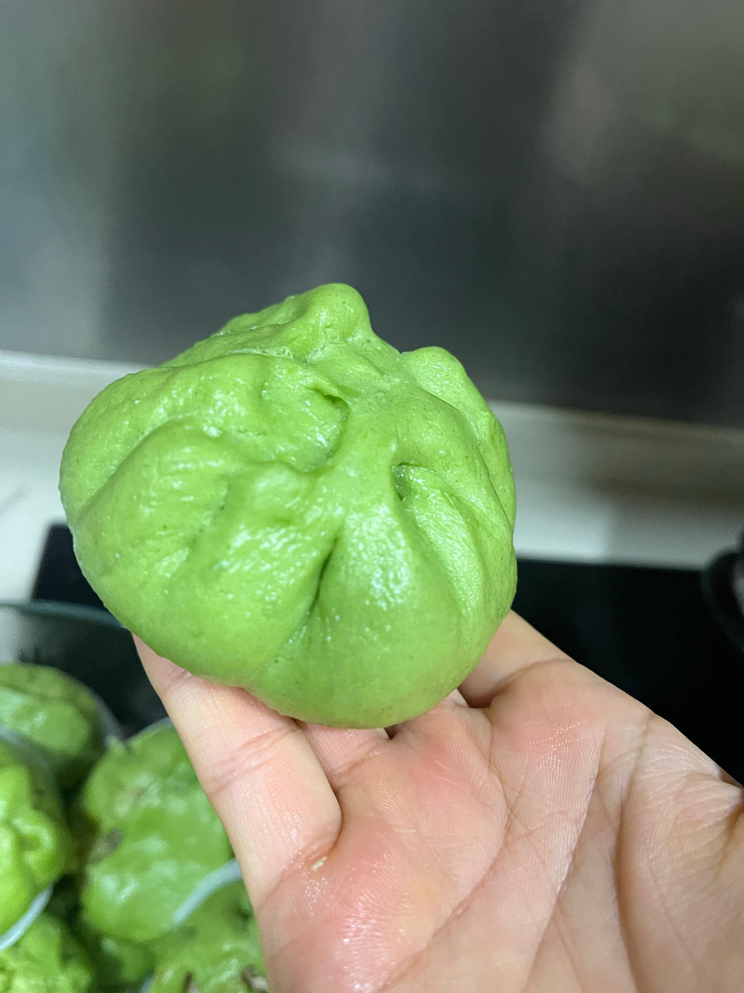 春天的包子就得这样吃❗
先不说别的，光这顔值我就能吃三个❗