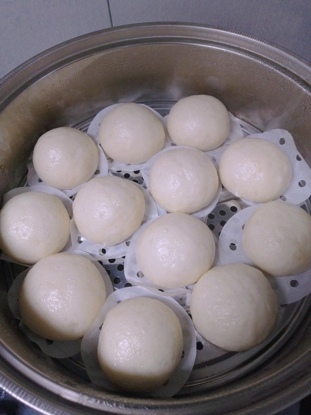 松软香甜的奶黄包，很快就可以搞定。