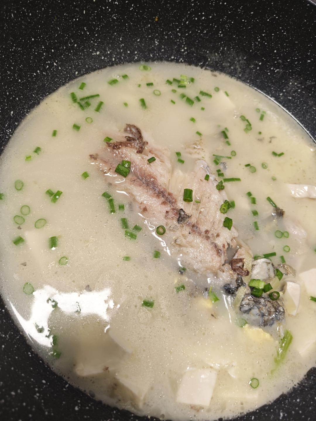鲫鱼豆腐汤