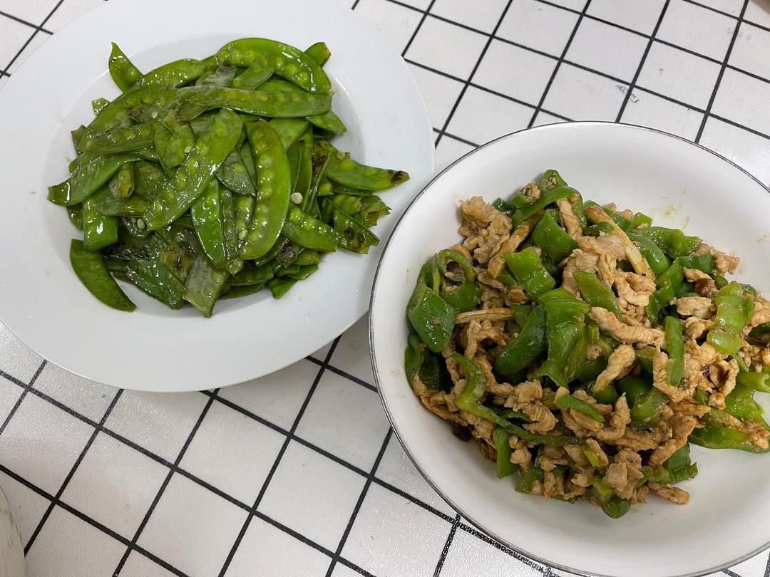 经典的家常菜，青椒炒肉丝，简单的食材也能做出如此美味