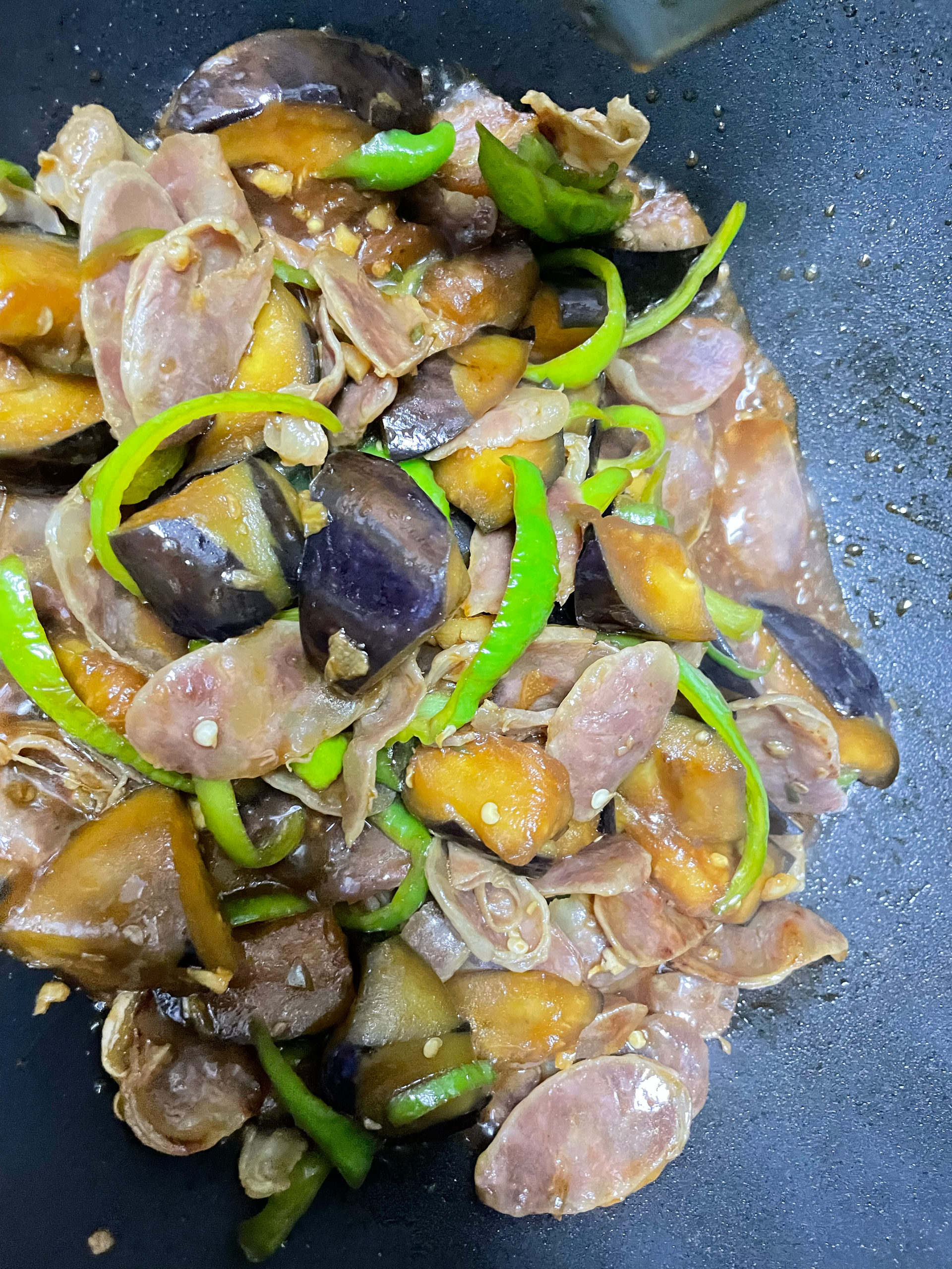 青椒木耳炒腊肠-快手菜