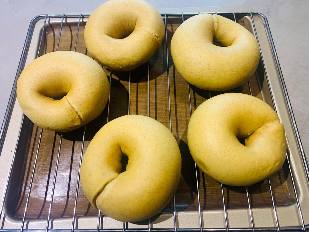 全麦肉桂贝果（教你如何缩短揉面时间）