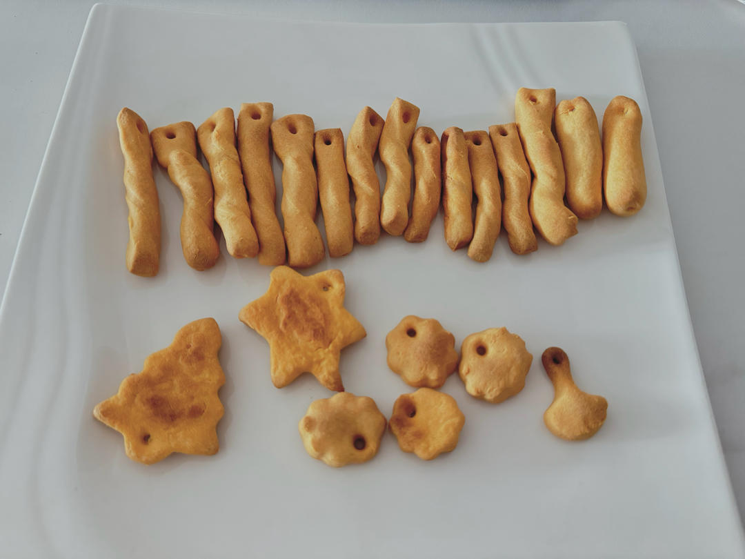 适合5到6个月小宝宝的磨牙棒，无油无蛋黄无糖，硬性饼干