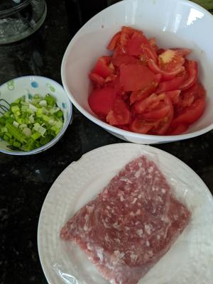 番茄肉末菠菜面的做法 步骤4