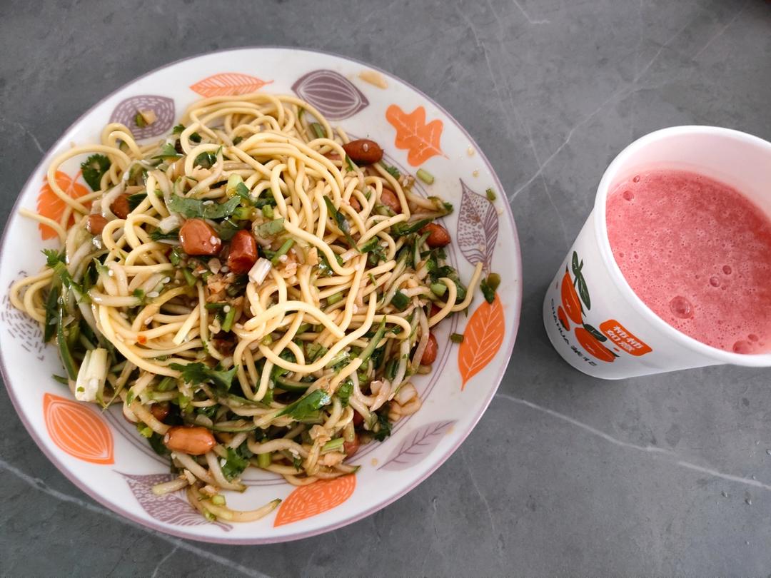 十分钟做好一盘开胃凉拌面～太好吃啦