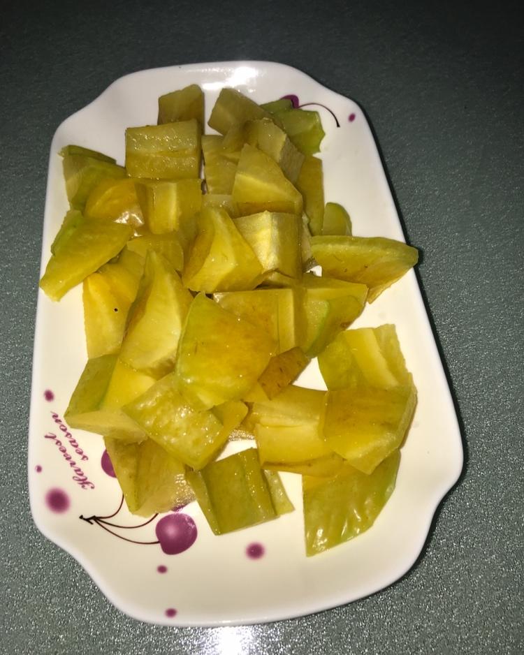 杨桃的正确处理方法（勾氏私房菜）