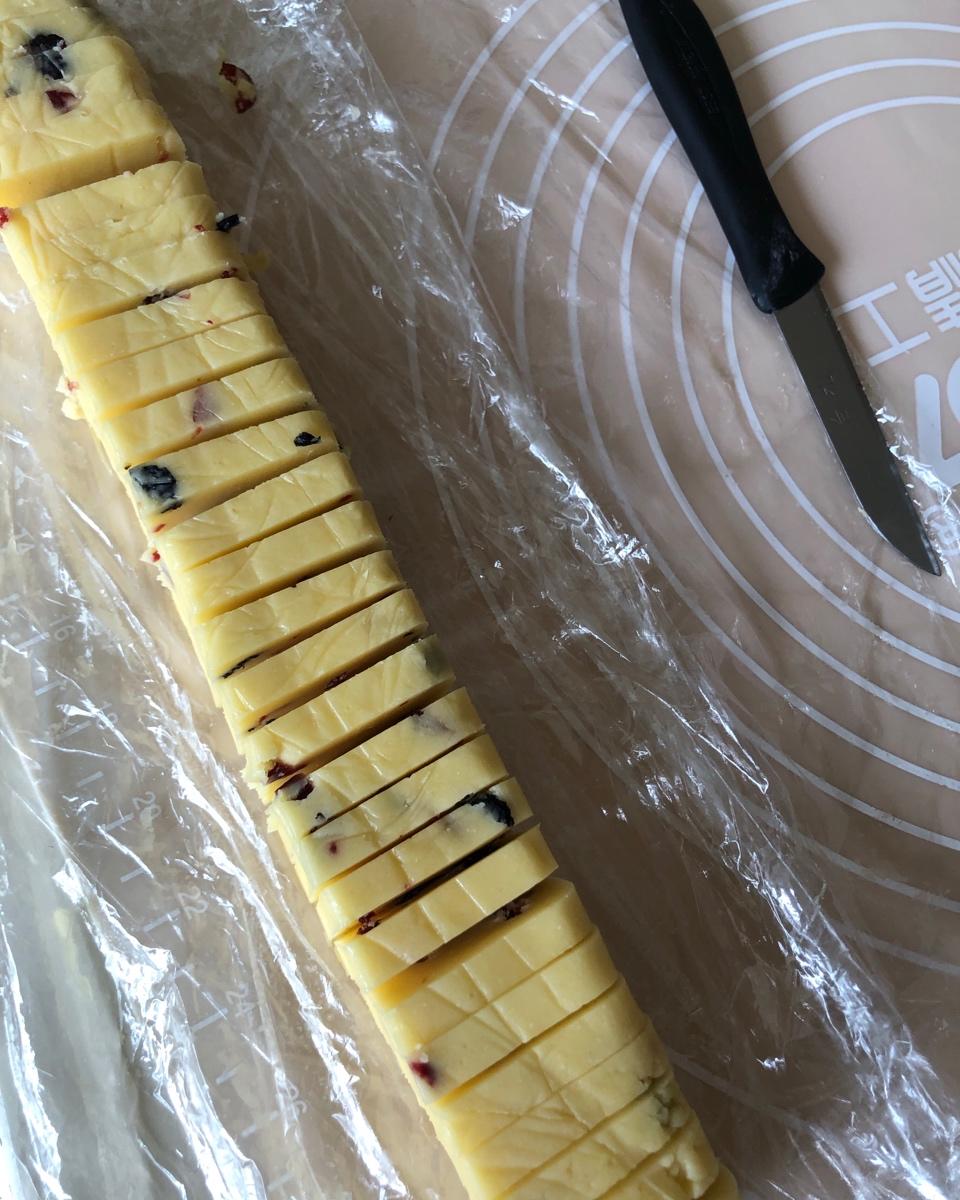 蔓越莓饼干＆一款低糖易做且百吃不厌的曲奇饼干＆老人小孩孕妇都可以吃～