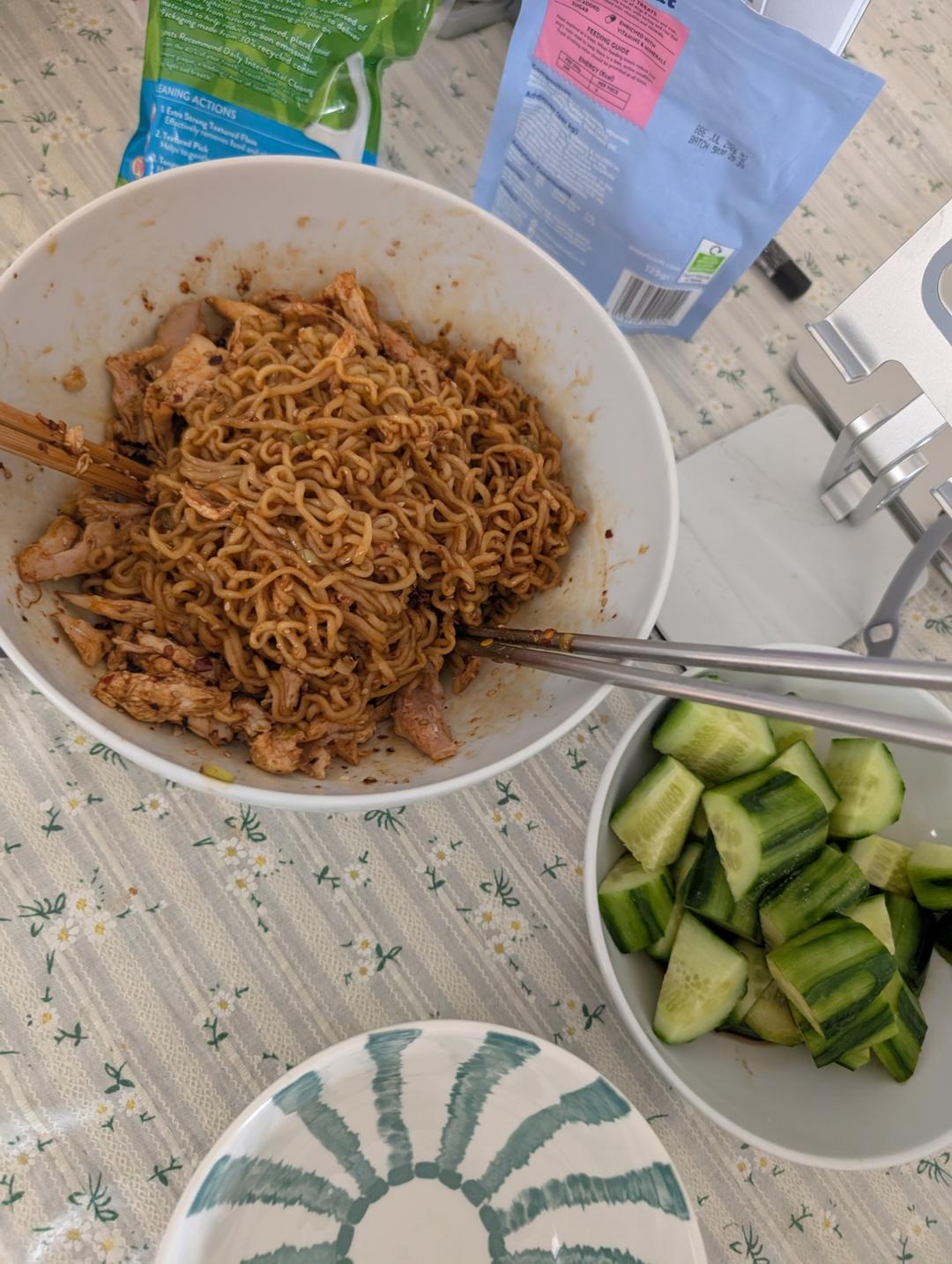 川味鸡丝凉面