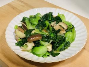 小美家常菜第四十四道——香菇炒青菜，带你认识各种青菜的做法 步骤17