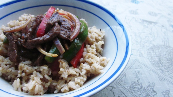 黑椒牛肉拌饭。