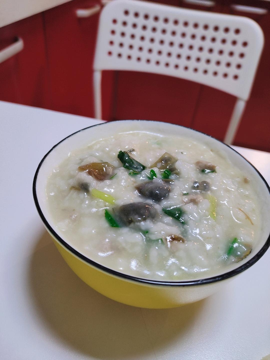 妈妈👩教我做的皮蛋瘦肉粥🥣简单快捷美味😋