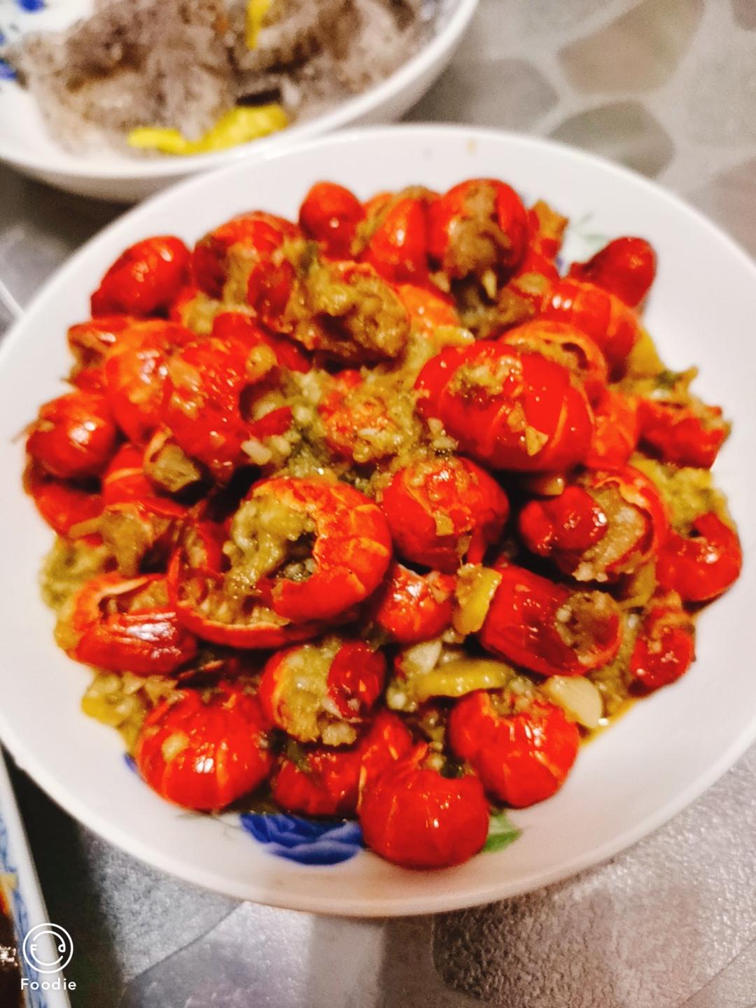 蒜香 蒜蓉虾尾 爱吃西瓜的狐狸做的蒜蓉虾尾6 赞 0 回应        你