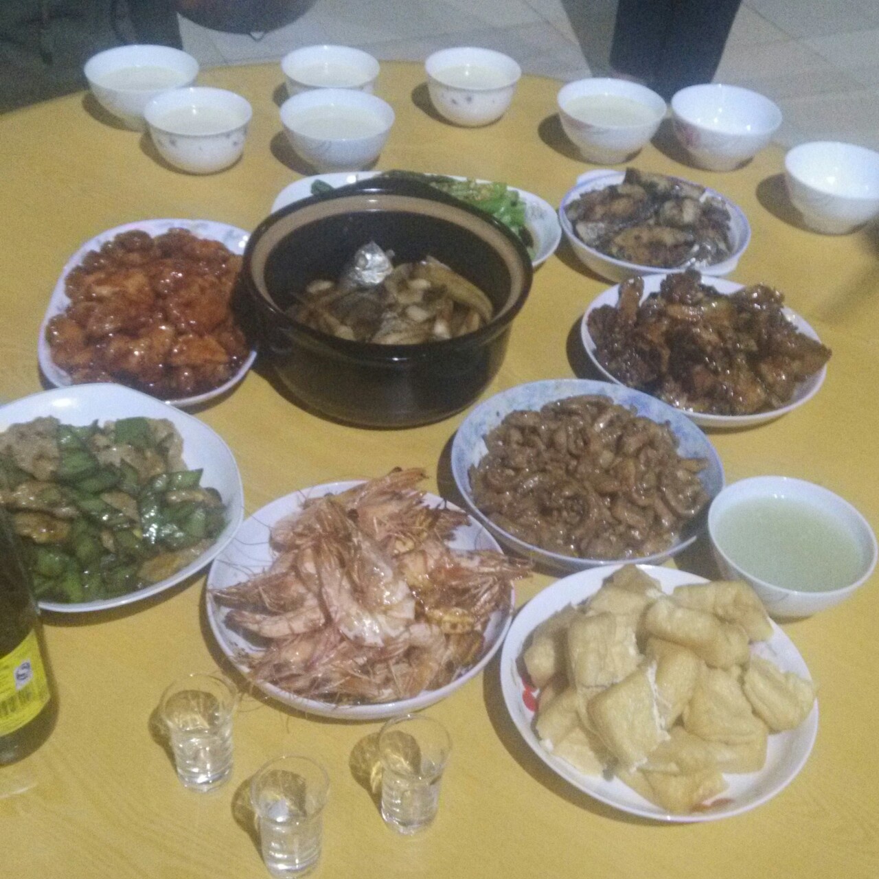 小妮子在厨房各种瞎折腾