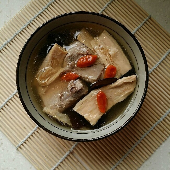 腐竹排骨汤的做法