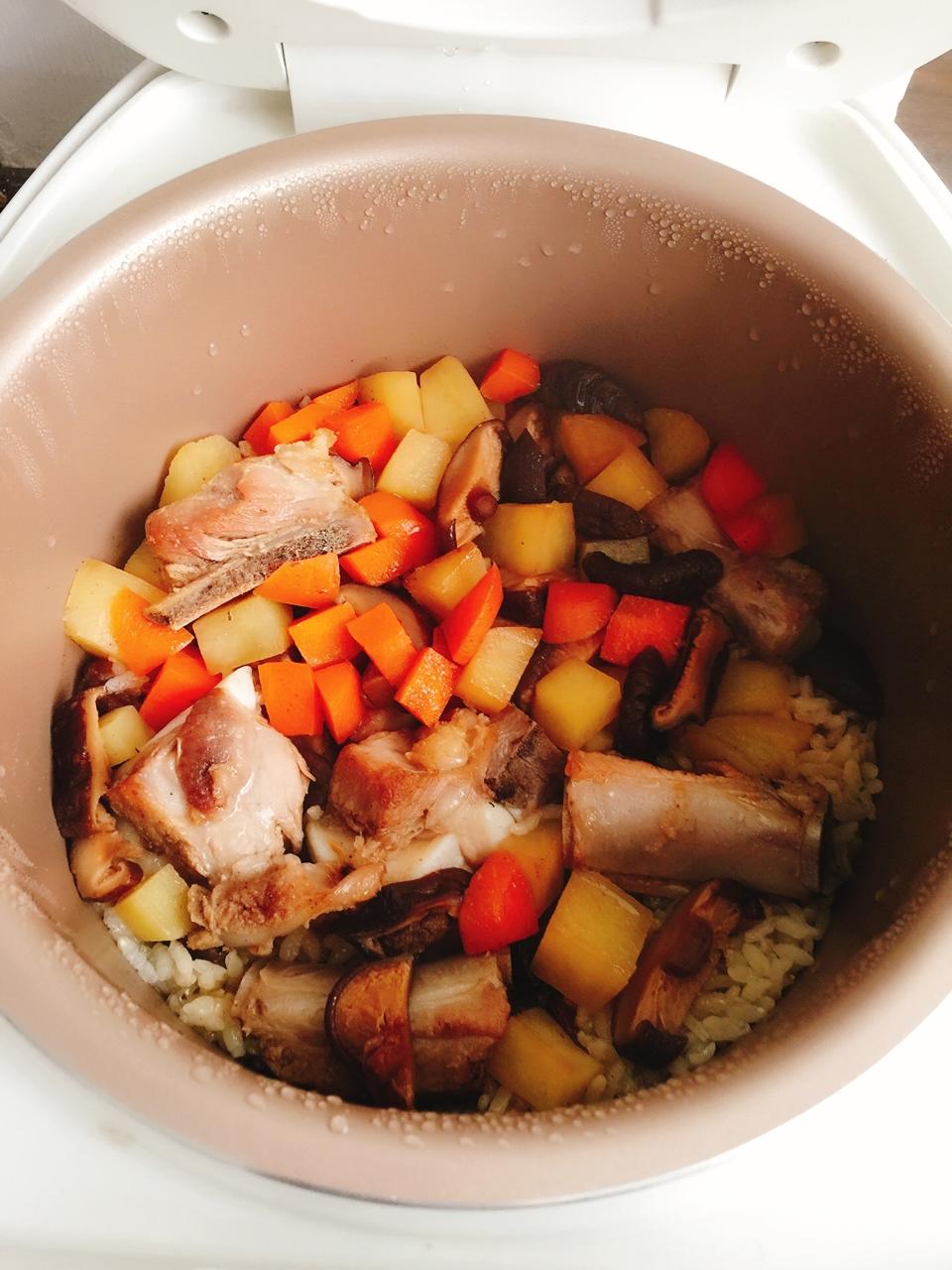 喷香排骨焖饭（爆好吃）