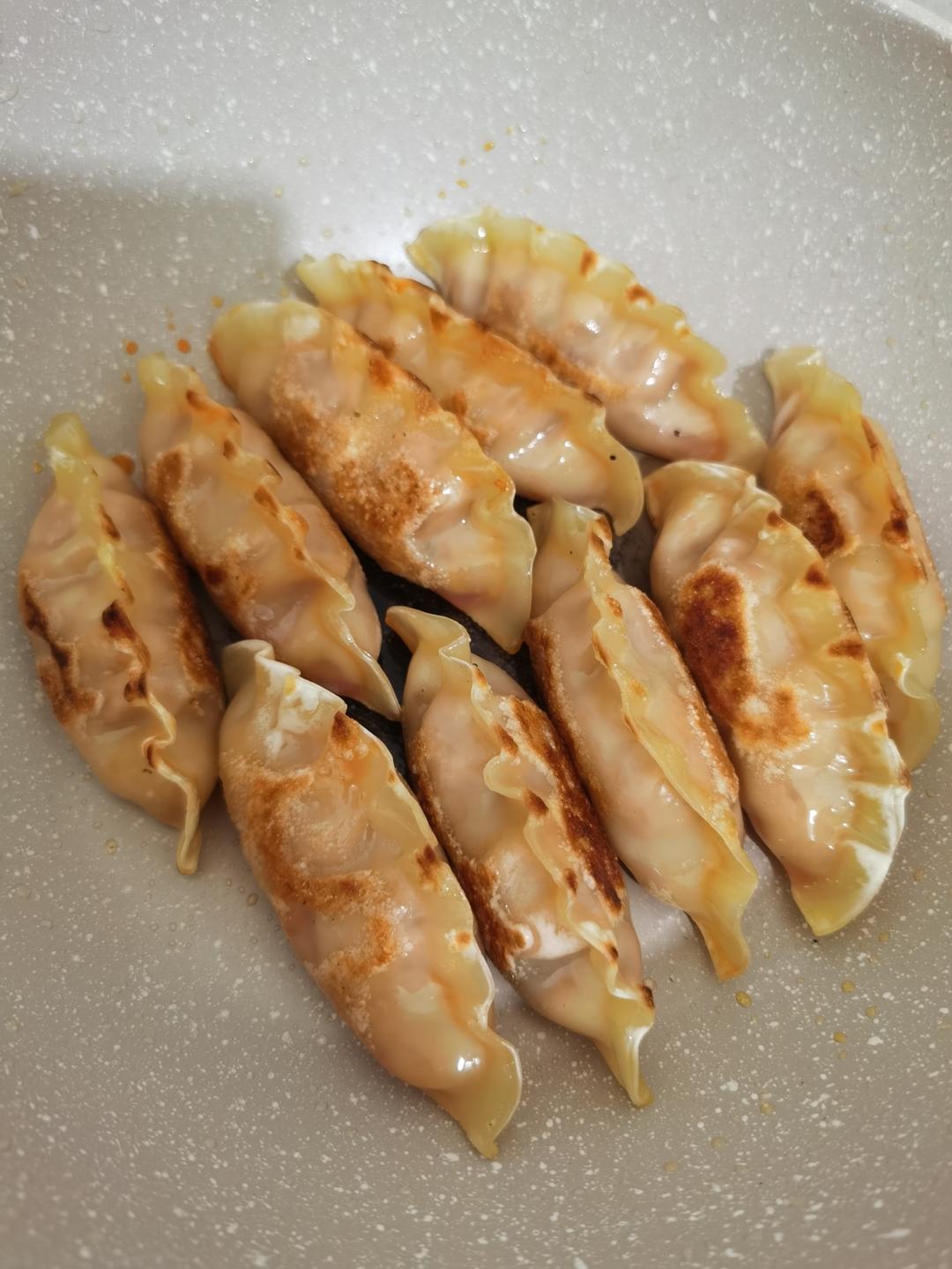 好吃快捷的煎饺（任意饺子可做）