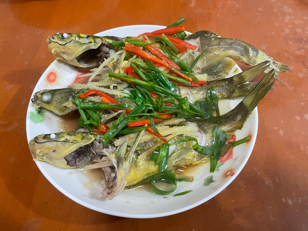 清蒸黄骨鱼