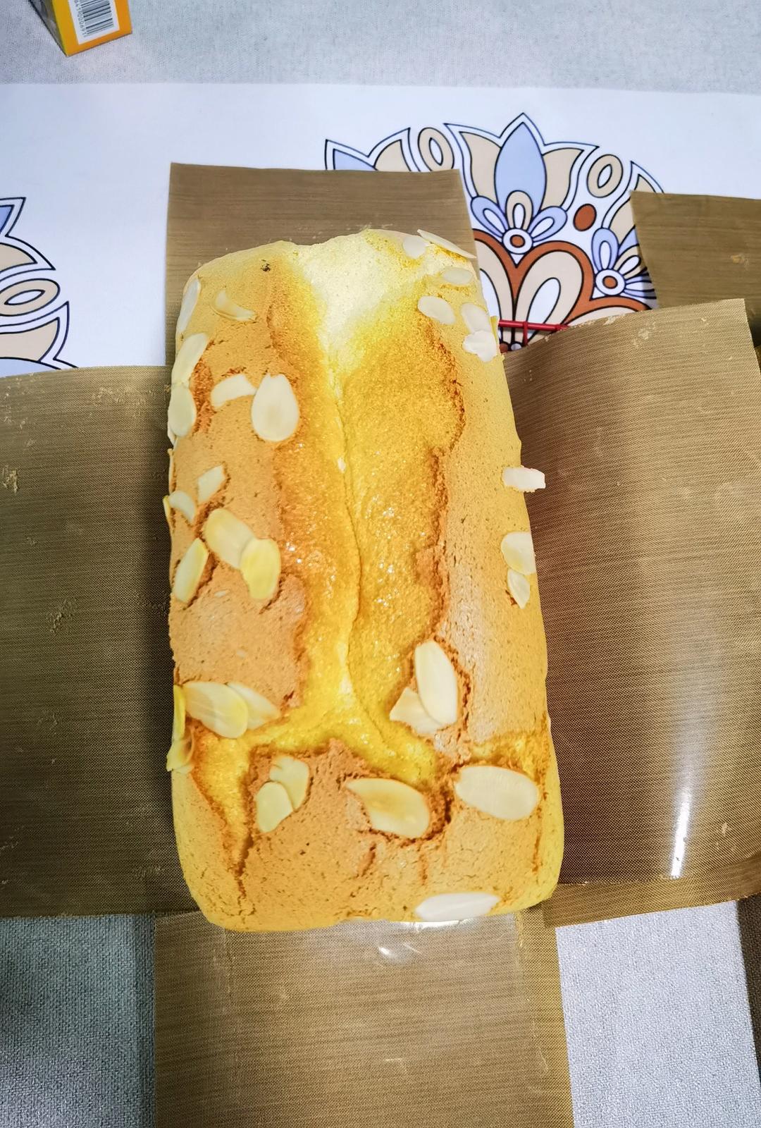 蛋糕店超🔥的金枕蛋糕｜口感绵密🍰松松软软