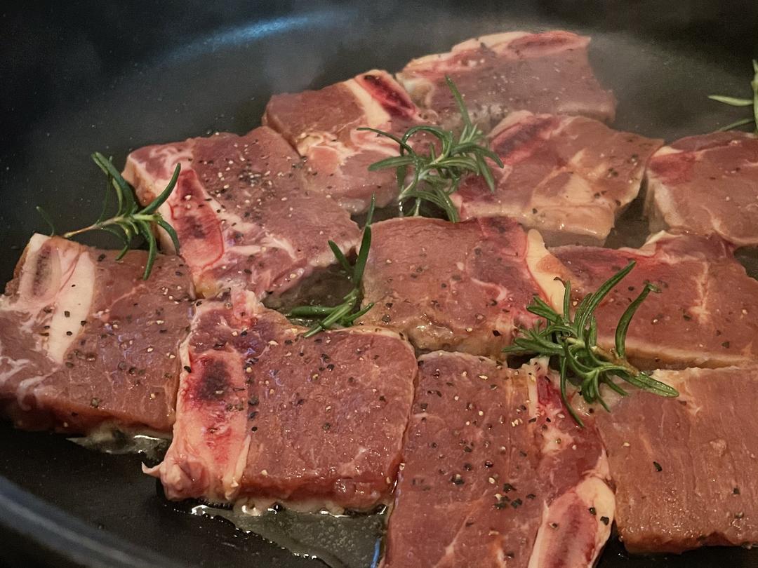 超简单黑椒煎牛仔骨（电磁炉版）