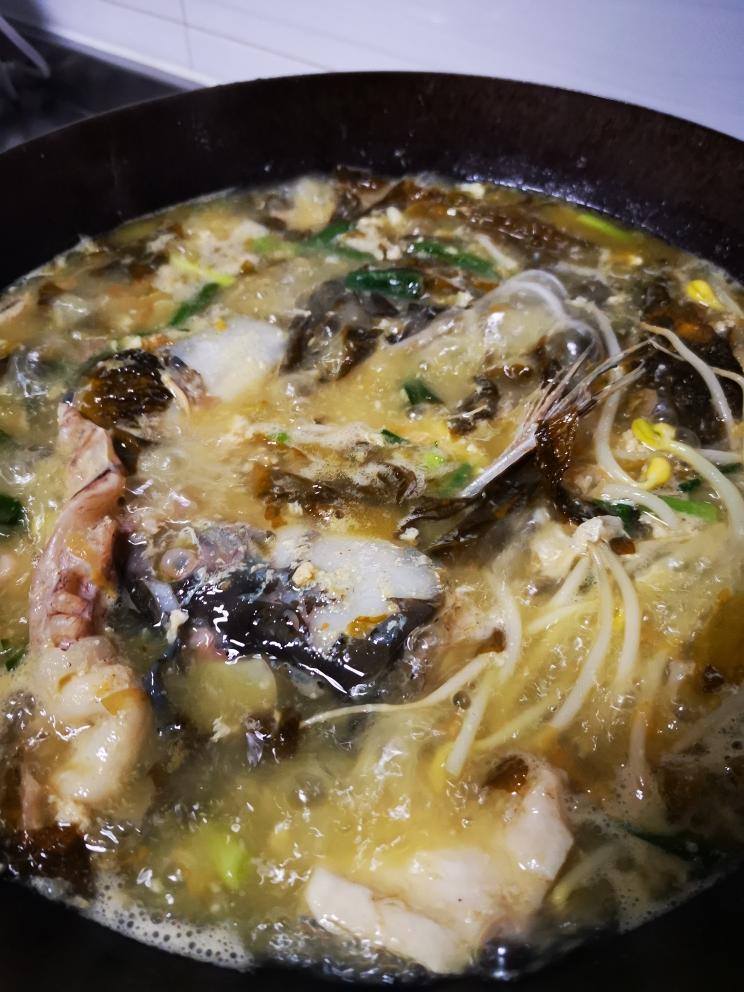 秒杀饭店的不辣的超级有味的酸菜鱼的做法