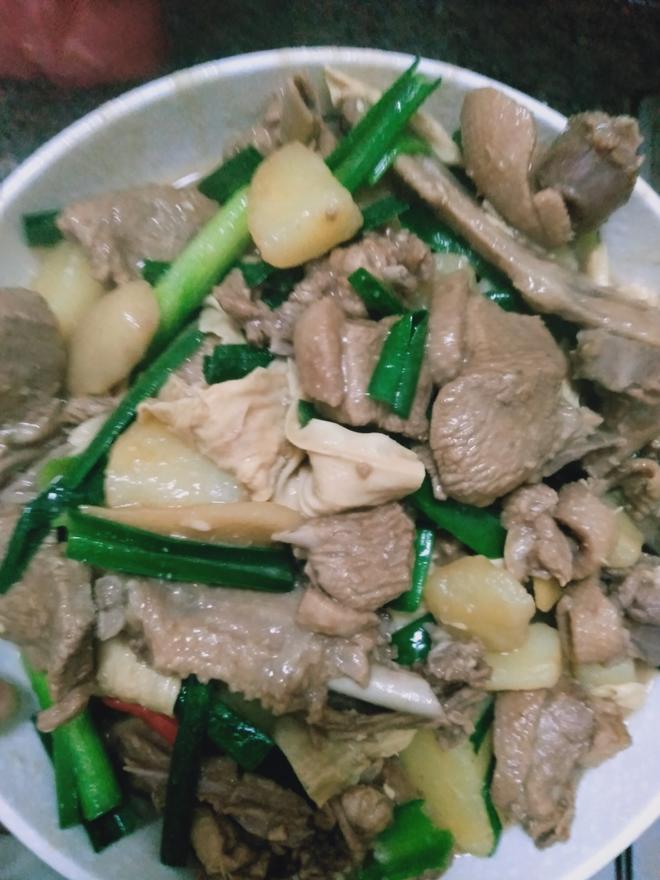 鸭肉焖土豆腐竹的做法