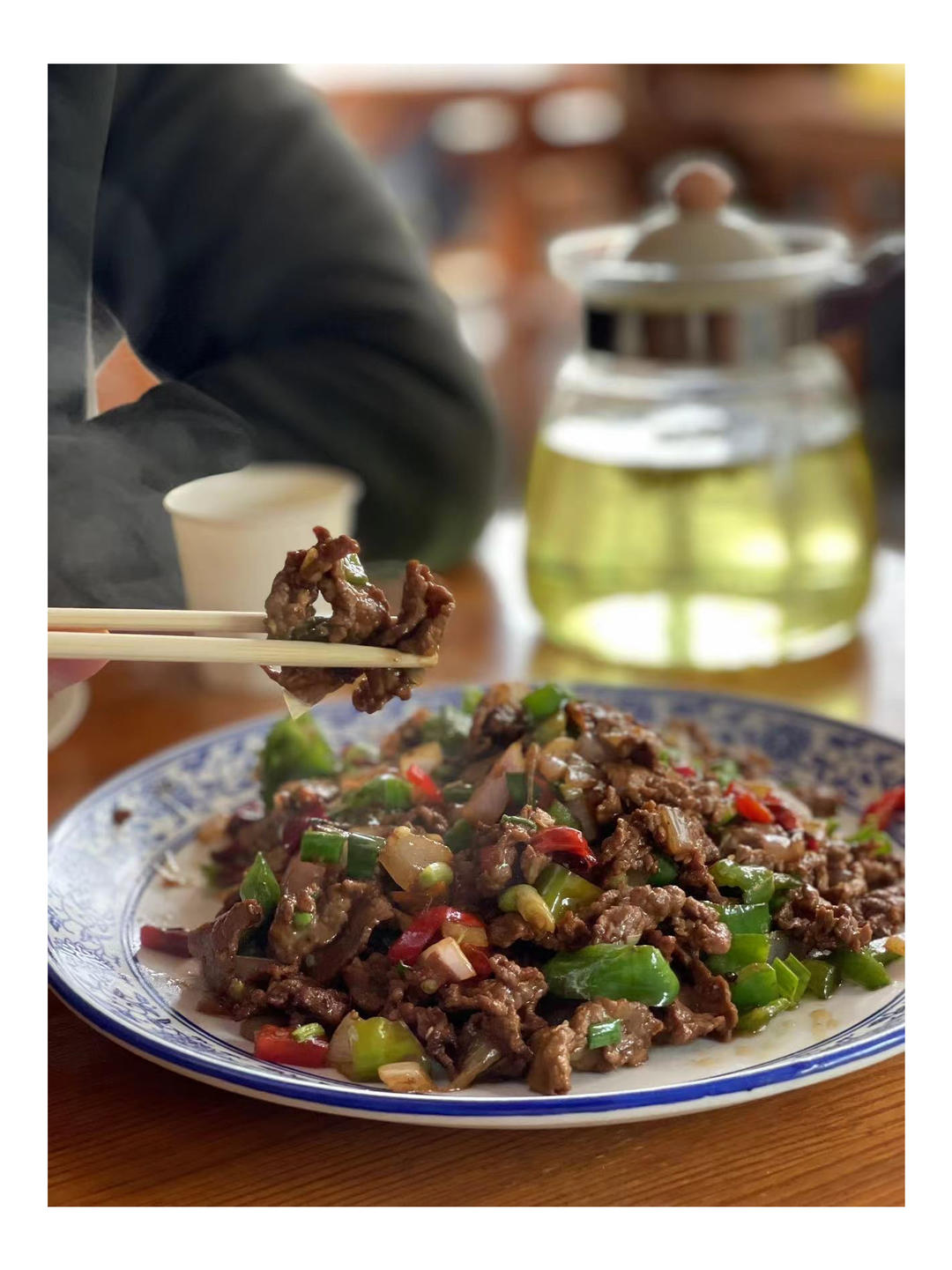 酸菜炒腊鸭肠｜腊味的家常吃法