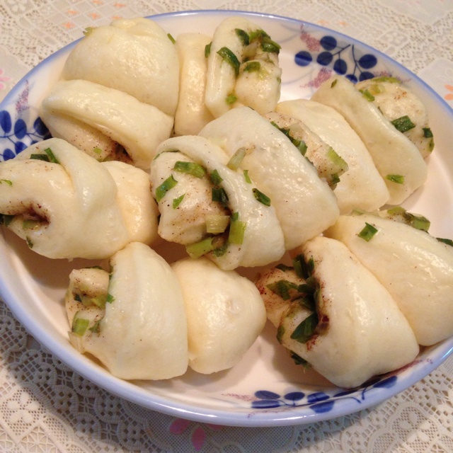 左婵娟做的葱油椒盐花卷