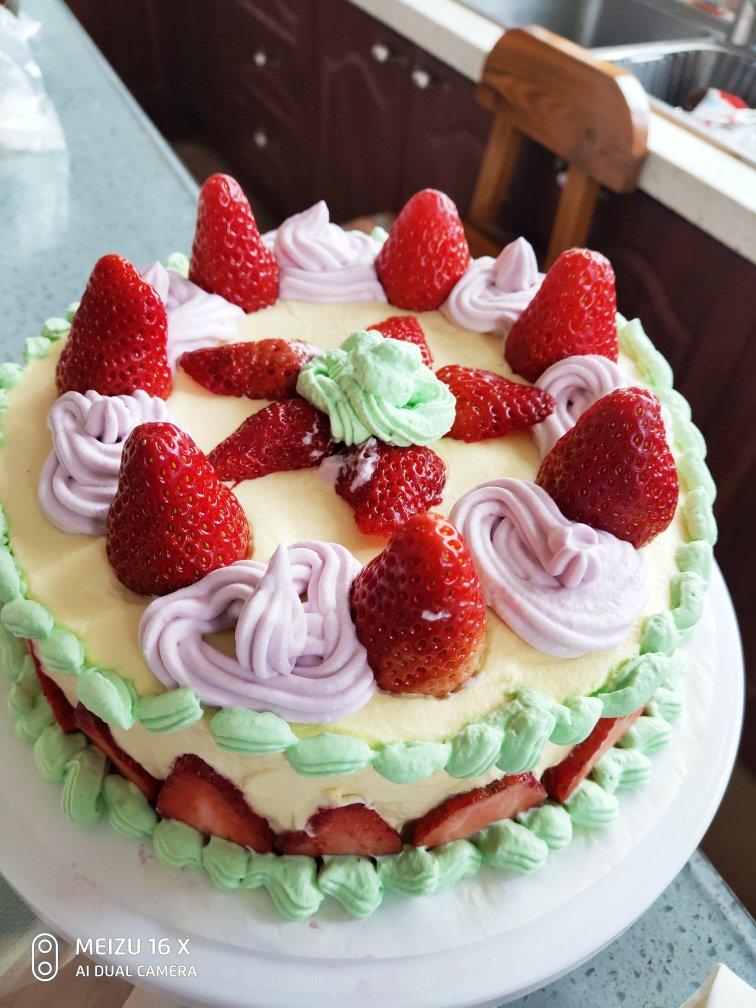 玫瑰花奶油生日蛋糕