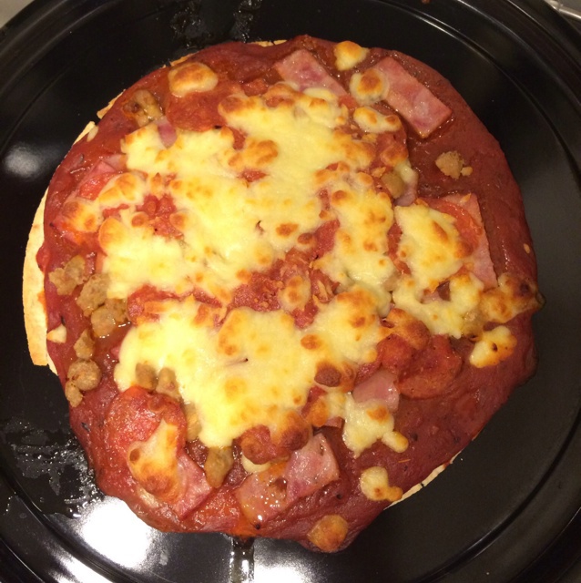 薄饼脆皮火腿pizza