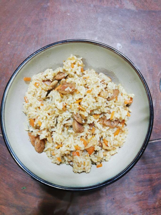 邻居抢着来我家吃土豆香肠炒饭，原来这么香！