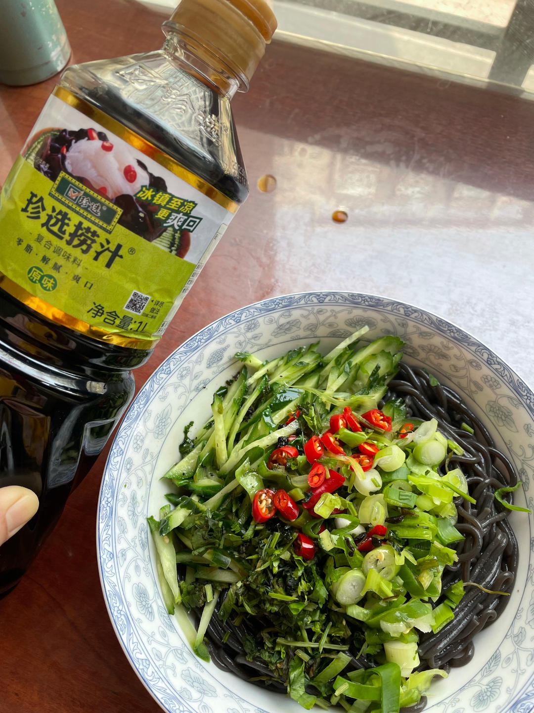 酸辣蕨根粉，在家拌上一大碗，吃得太畅快了！