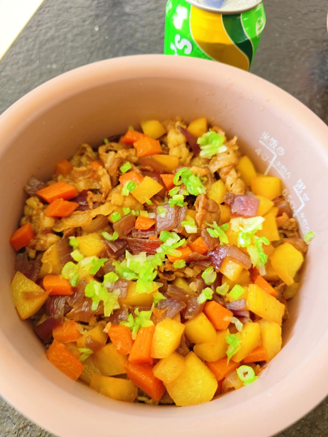 吃光光牛肉土豆焖饭