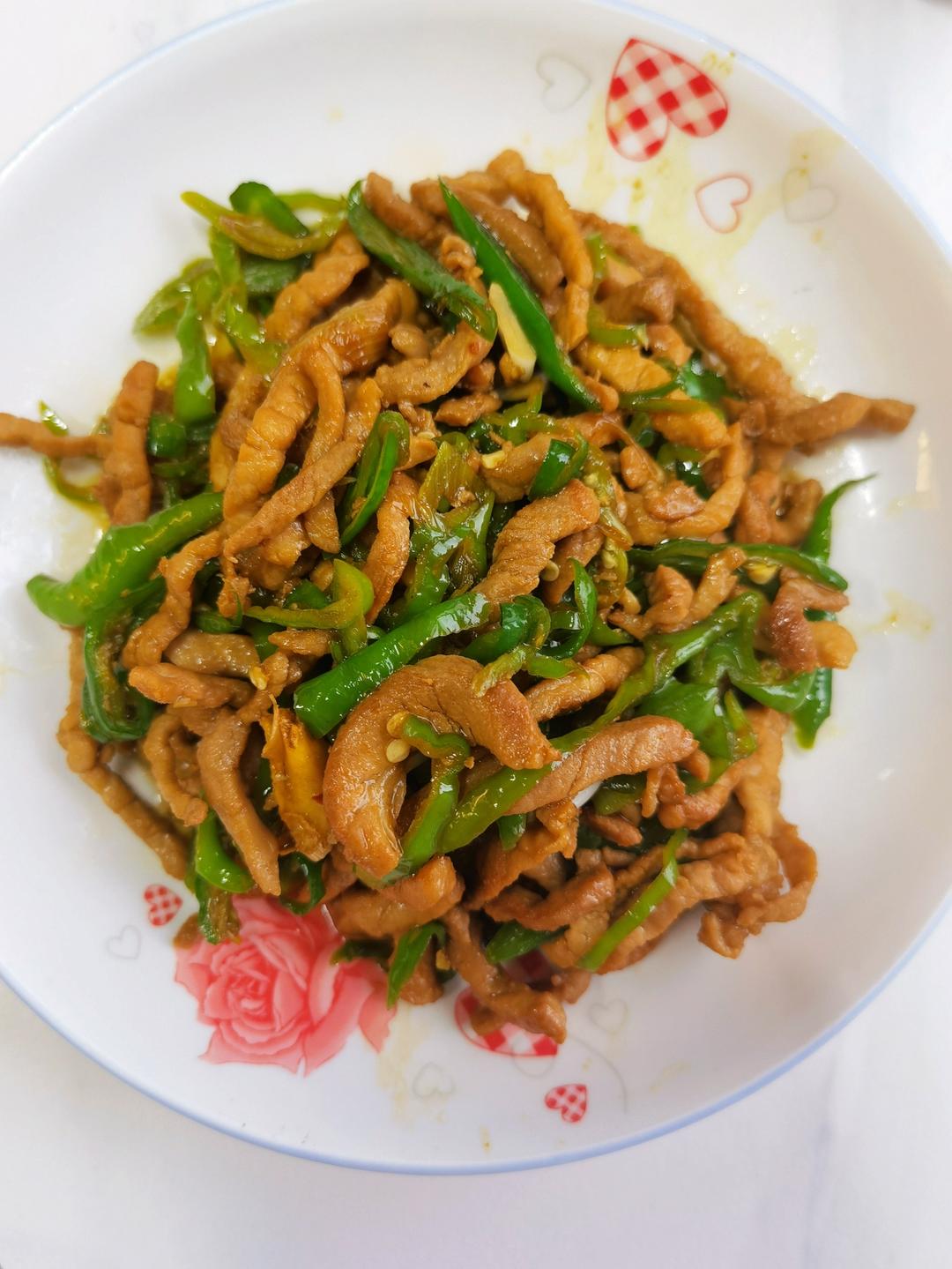 厨师长教你：“青椒肉丝”的正宗做法，色香味俱全